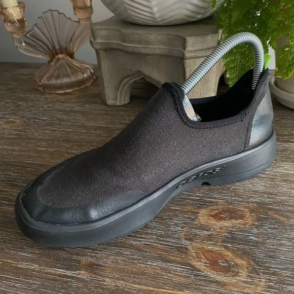 OOFOS OOmg eeZee Low Mesh Canvas Slip On Recovery Shoes Women’s 8.5 Black
