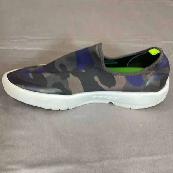 OOFOS OOmg eeZee Low Slip On camo Recovery Shoes women’s 11