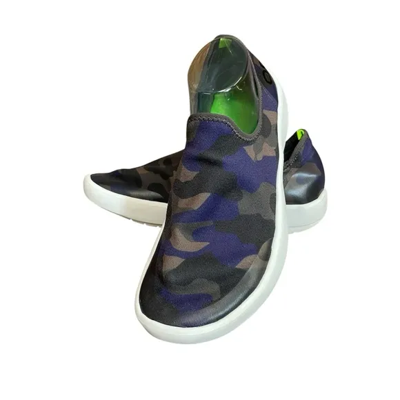 OOFOS OOmg eeZee Low Slip On camo Recovery Shoes women’s 11