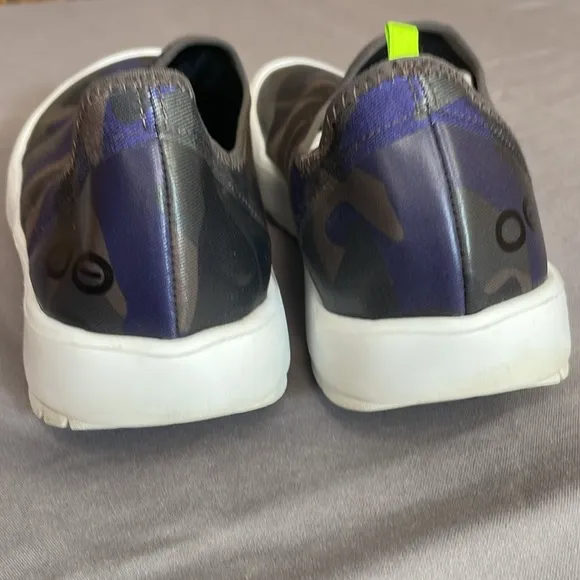 OOFOS OOmg eeZee Low Slip On camo Recovery Shoes women’s 11