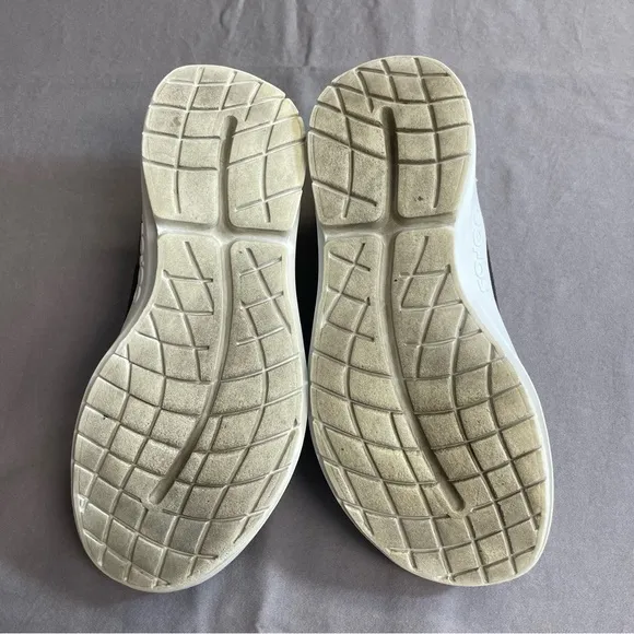 OOFOS OOmg eeZee Low Slip On camo Recovery Shoes women’s 11