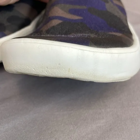 OOFOS OOmg eeZee Low Slip On camo Recovery Shoes women’s 11