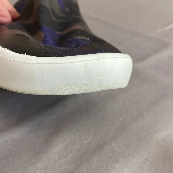 OOFOS OOmg eeZee Low Slip On camo Recovery Shoes women’s 11
