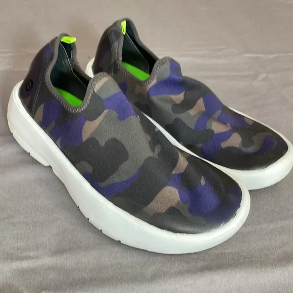 OOFOS OOmg eeZee Low Slip On camo Recovery Shoes women’s 11