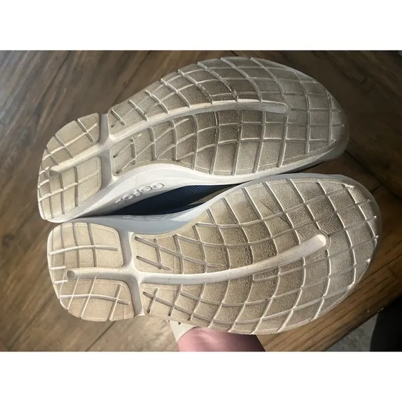 OOFOS Oomg Eezee Low Sneakers Men's 11.5 Slip On Recovery Comfort Athletic Shoes