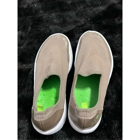 Oofos Oomg Eezee Low Top Taupe Canvas Slip On Recovery Shoes Sz 9.5
