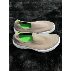 Oofos Oomg Eezee Low Top Taupe Canvas Slip On Recovery Shoes Sz 9.5