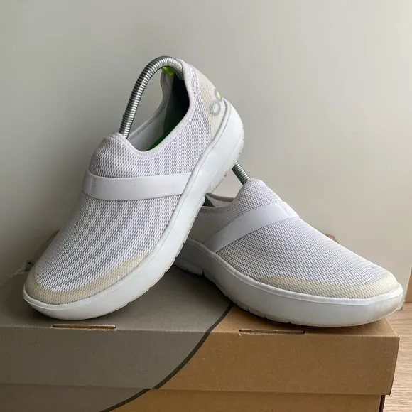 OOFOS OOmg eeZee White Mesh Slip On Recovery Shoes Women- SZ 7