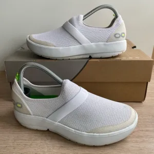 OOFOS OOmg eeZee White Mesh Slip On Recovery Shoes Women- SZ 7