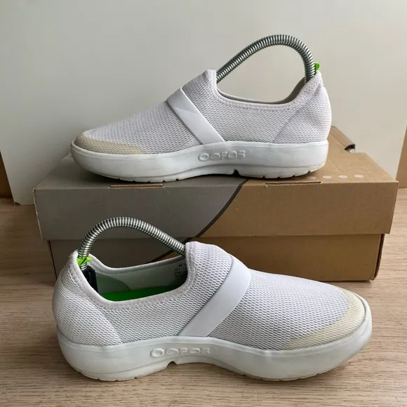 OOFOS OOmg eeZee White Mesh Slip On Recovery Shoes Women- SZ 7