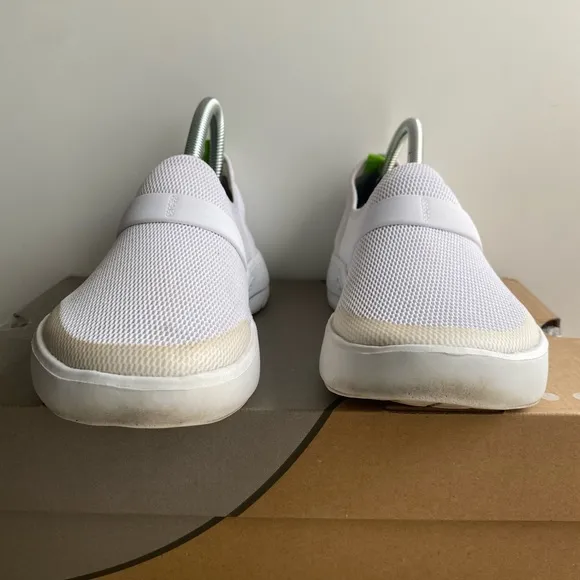 OOFOS OOmg eeZee White Mesh Slip On Recovery Shoes Women- SZ 7