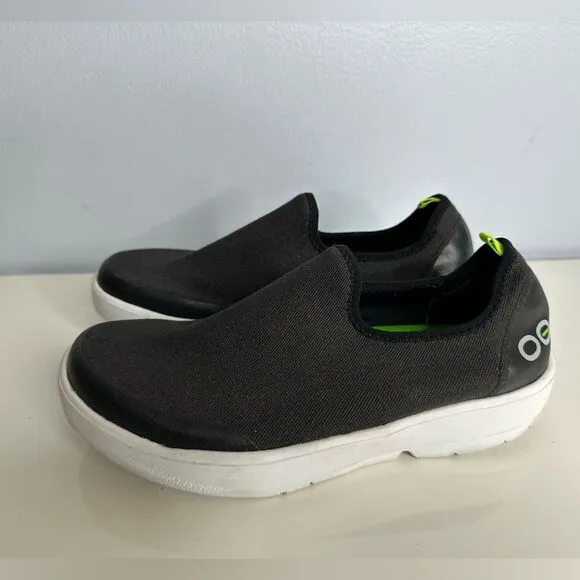 OOFOS Oomg Hualo low black slip on recovery sock shoes womens US 7