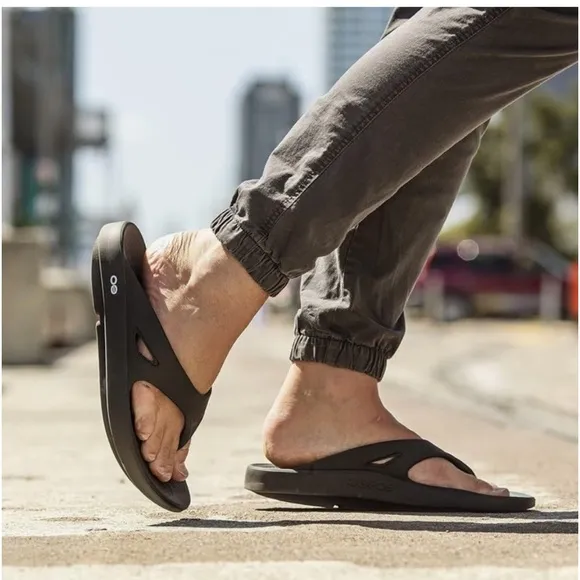 OOFOS OOriginal Flip Flop Sandals Comfort Recovery Shoes Black Men 18