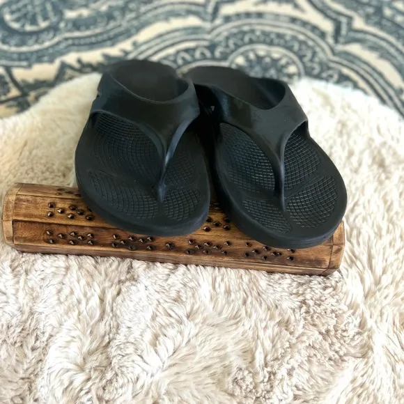 OOFOS OOriginal Flip Flop Sandals Comfort Recovery Shoes Black Men 18