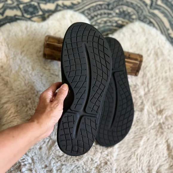 OOFOS OOriginal Flip Flop Sandals Comfort Recovery Shoes Black Men 18