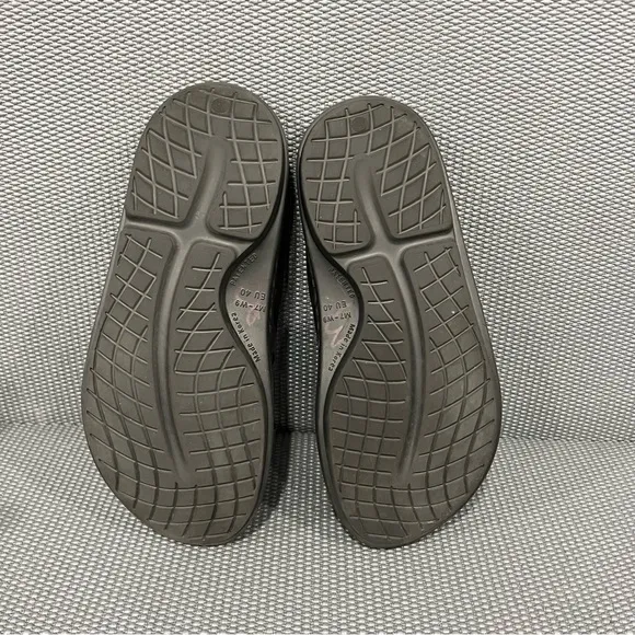 OOFOS OOriginal Sandal Women’s‎ 9 Triple Black Recovery Athletic Shoes Slides