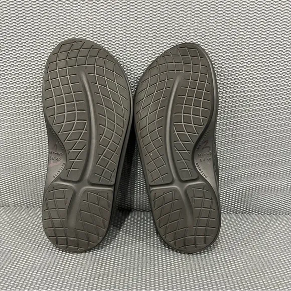 OOFOS OOriginal Sandal Women’s‎ 9 Triple Black Recovery Athletic Shoes Slides