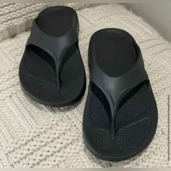 OOFOS Original Flip Flops Thong Sandals Mens 8 / Womens 10 Recovery Shoes Black