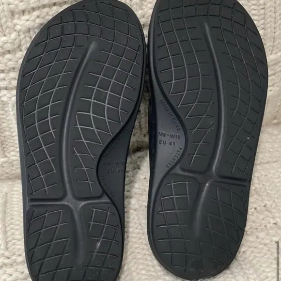OOFOS Original Flip Flops Thong Sandals Mens 8 / Womens 10 Recovery Shoes Black