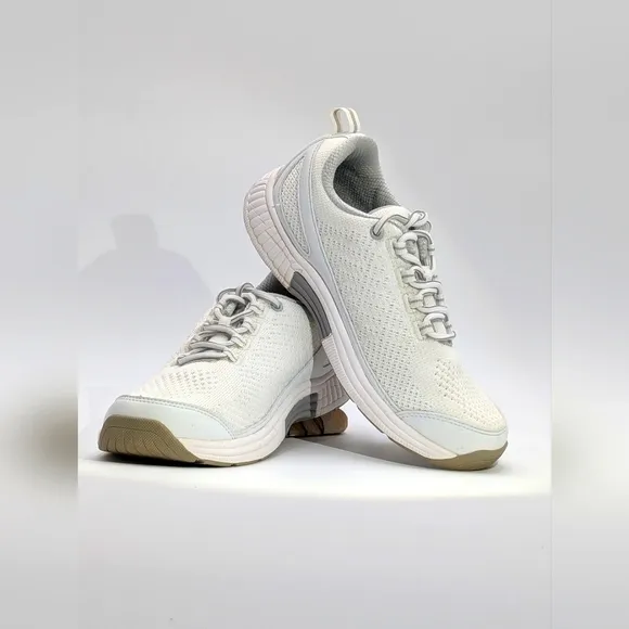 Orthofeet Coral Sneaker White Women 6.5 B