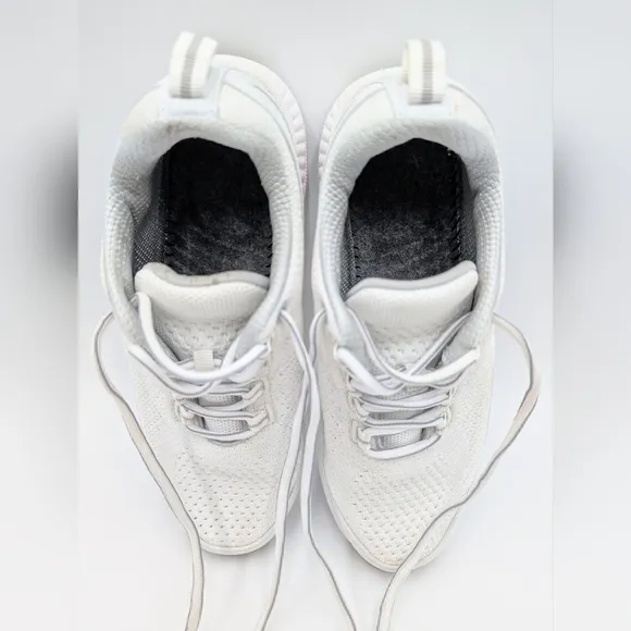 Orthofeet Coral Sneaker White Women 6.5 B