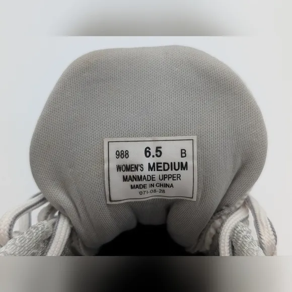 Orthofeet Coral Sneaker White Women 6.5 B