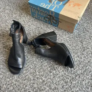 OTBT Metaphor Size US 6.5 M Women Leather Ankle Strap Open Toe Sandals Black New