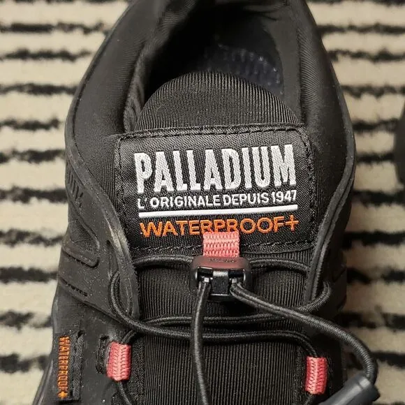 Palladium Women's Pampa Oxford Weatherproof  Lite Low Top Hiking Boot Size 7.5