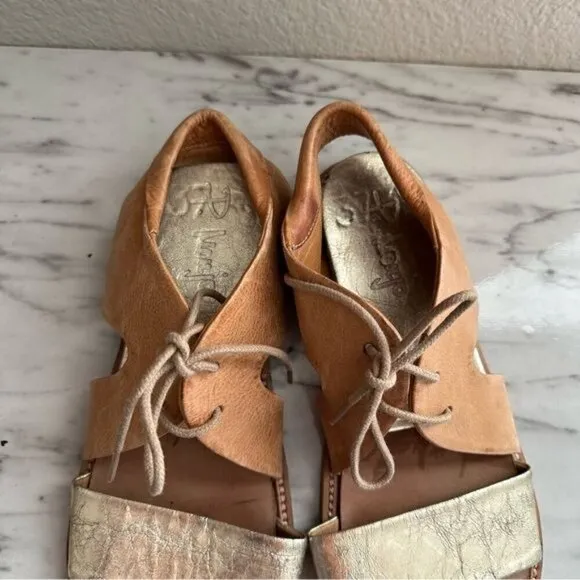Pep Monjo Emily in Tan / Gold Sandals Size 8