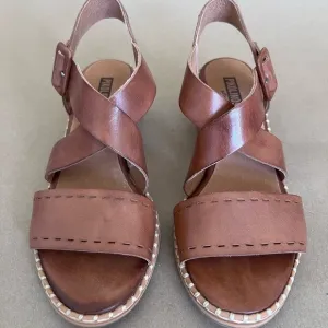 Poplins Women’s Buttery Soft Brown Leather Strappy  Blanes Sandals Size 37
