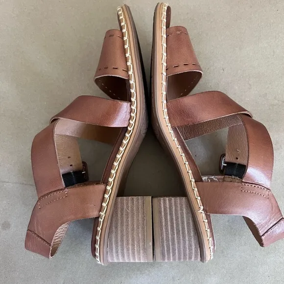 Poplins Women’s Buttery Soft Brown Leather Strappy  Blanes Sandals Size 37