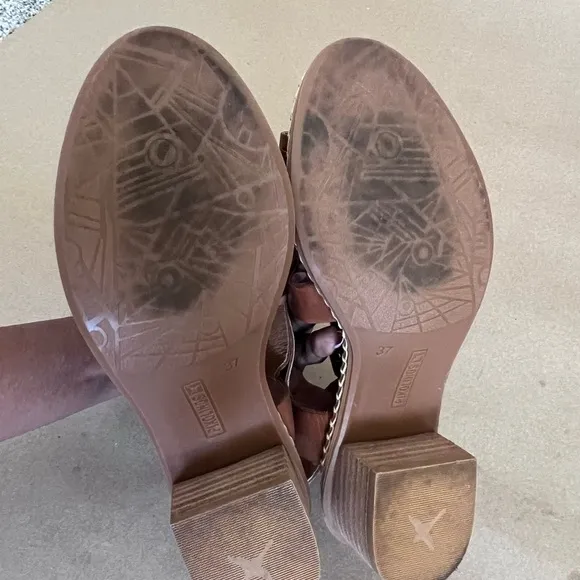 Poplins Women’s Buttery Soft Brown Leather Strappy  Blanes Sandals Size 37