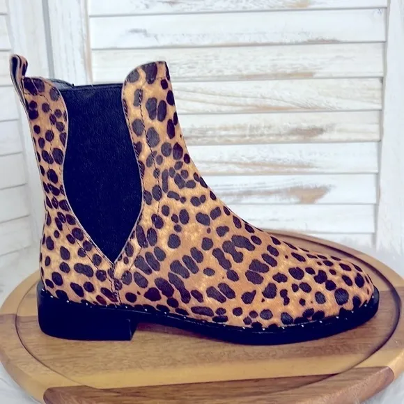 REBECCA MINKOFF l Sabeen Leopard Print Ankle Chelsea Pointed Toe Boot 5.5