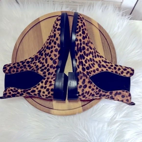 REBECCA MINKOFF l Sabeen Leopard Print Ankle Chelsea Pointed Toe Boot 5.5