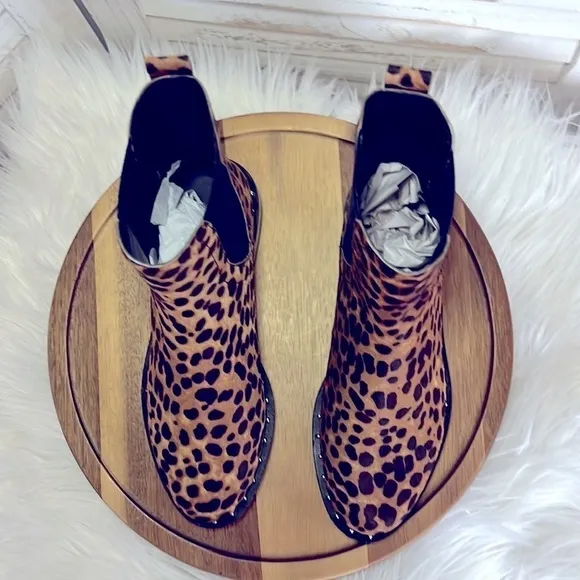 REBECCA MINKOFF l Sabeen Leopard Print Ankle Chelsea Pointed Toe Boot 5.5
