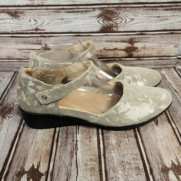 REVERE Osaka Wedge Mary Jane Adj. Women's 11 M Champagne Angle Shoes NWOT