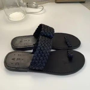 SACV ‘Celestun’ Black Leather Sandals with Toe Loop
