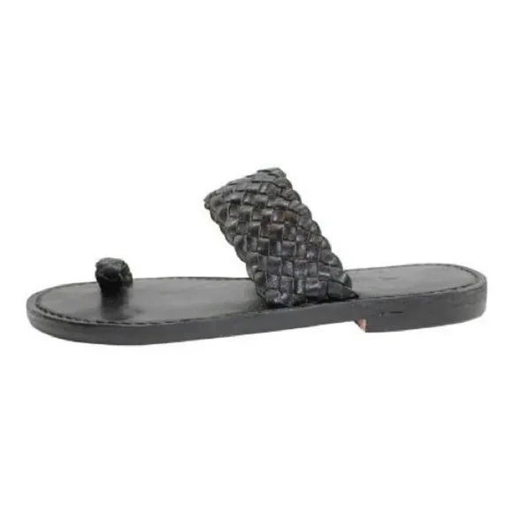 SACV ‘Celestun’ Black Leather Sandals with Toe Loop