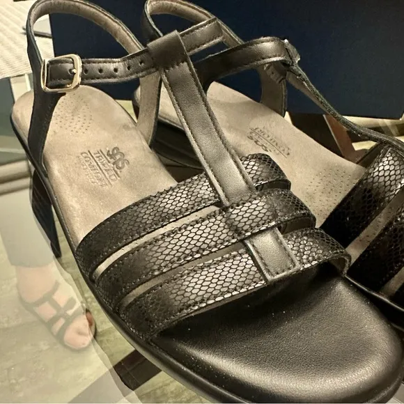 SAS black Woman’s leather sandals - used once