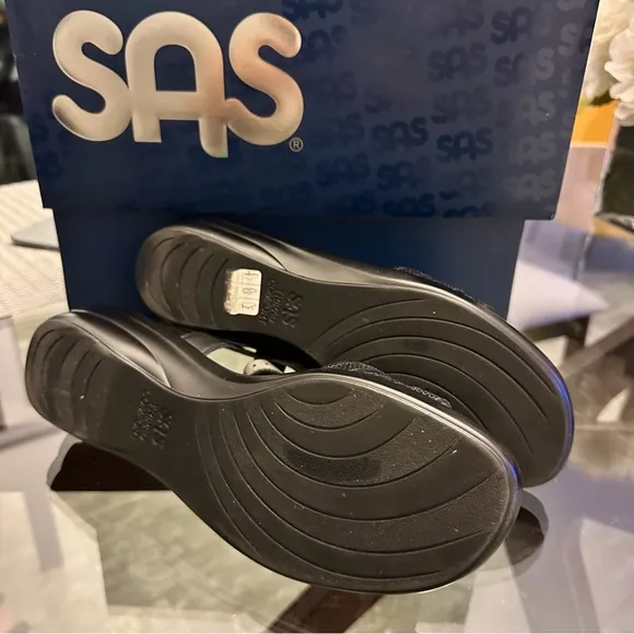 SAS black Woman’s leather sandals - used once
