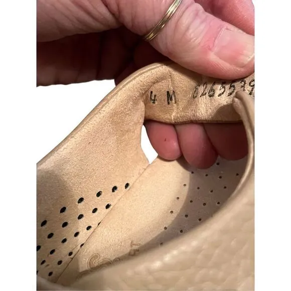 SAS Relaxed Light Tan/Beige Leather Casual Strappy Buckled Sandal size 4 Unisex