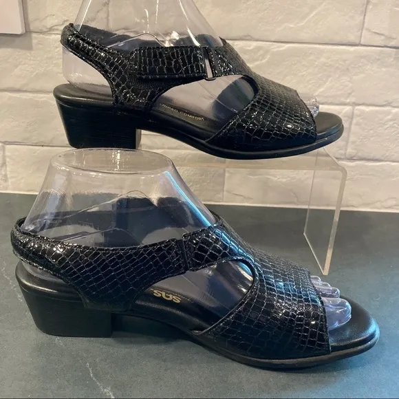 SAS sz 7.5 Suntimer Heel Strap Sandal black patent croc