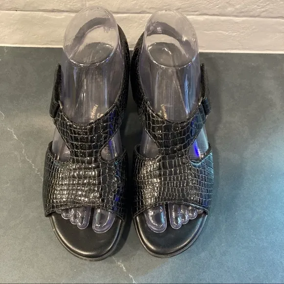 SAS sz 7.5 Suntimer Heel Strap Sandal black patent croc