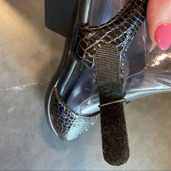 SAS sz 7.5 Suntimer Heel Strap Sandal black patent croc