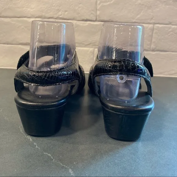 SAS sz 7.5 Suntimer Heel Strap Sandal black patent croc