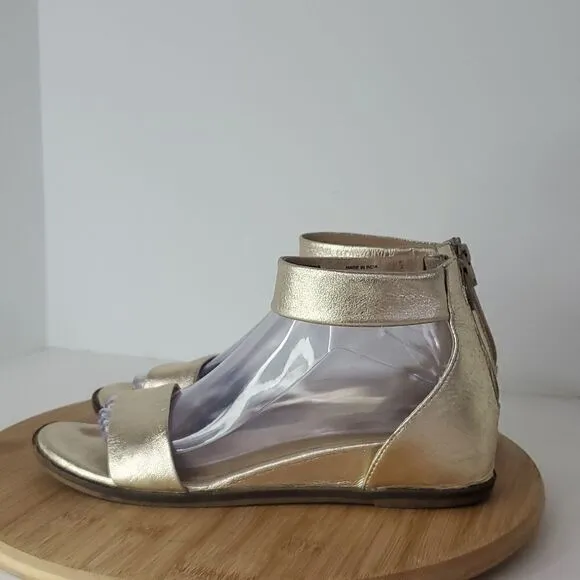 Seychelles Skipper Strapped Metallic Gold Leather Sandals Women's Size 9