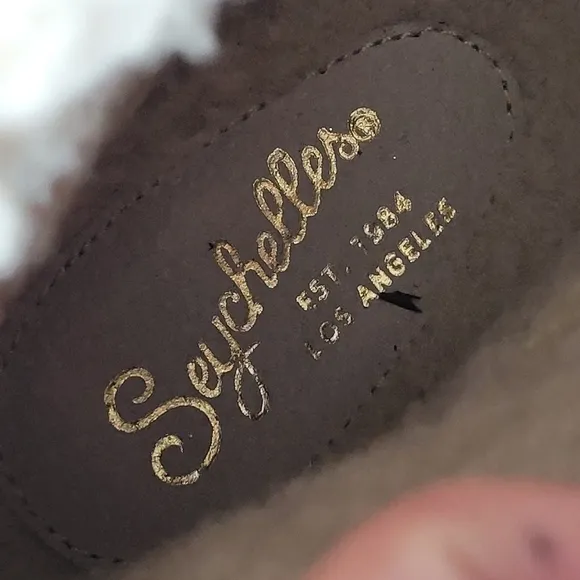 Seychelles Winded Sneaker Boot - taupe suede