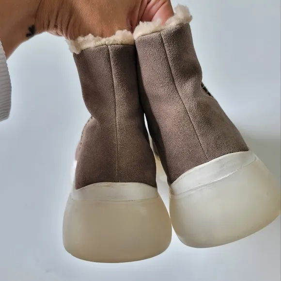 Seychelles Winded Sneaker Boot - taupe suede