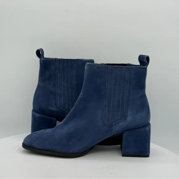 SEYCHELLES WOMENS EXIT STRATEGY CHELSEA ANKLE BOOTIE  SIZE 6  COLOR NAVY  NEW!!!