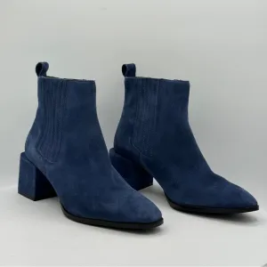 SEYCHELLES WOMENS EXIT STRATEGY CHELSEA ANKLE BOOTIE  SIZE 6  COLOR NAVY  NEW!!!